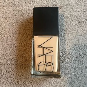 NARS Sheer Glow Foundation in Vienna